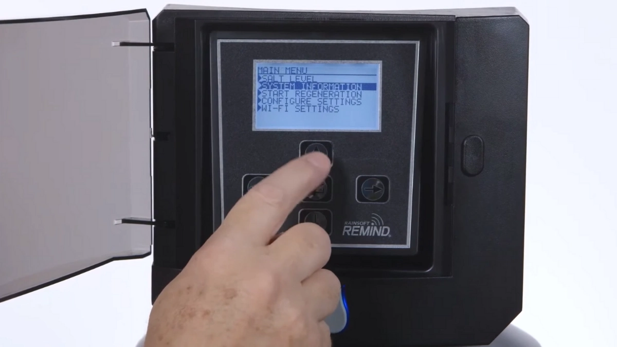 Hệ thống lọc nước đầu nguồn RainSoft EC5-CAB 8 Bảng điều khiển thông minh RainSoft Remind của hệ thống làm mềm nước